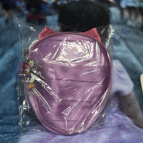 Harveys Seatbelt Disney Daisy Duck Crossbody NIP - Picture 8 of 9